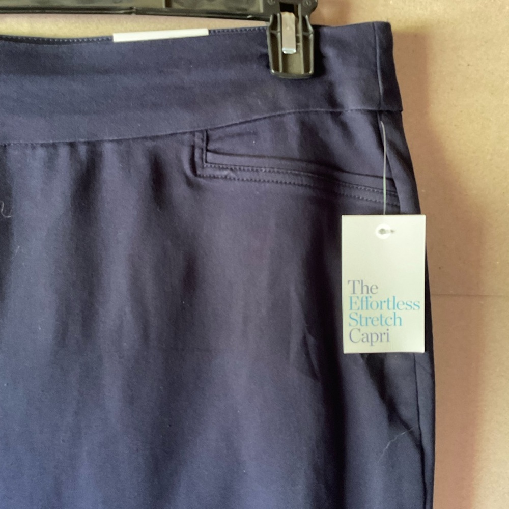 Croft & Barrow Capri Pants. Navy blue. NWT Size 12 - Picture 4 of 6